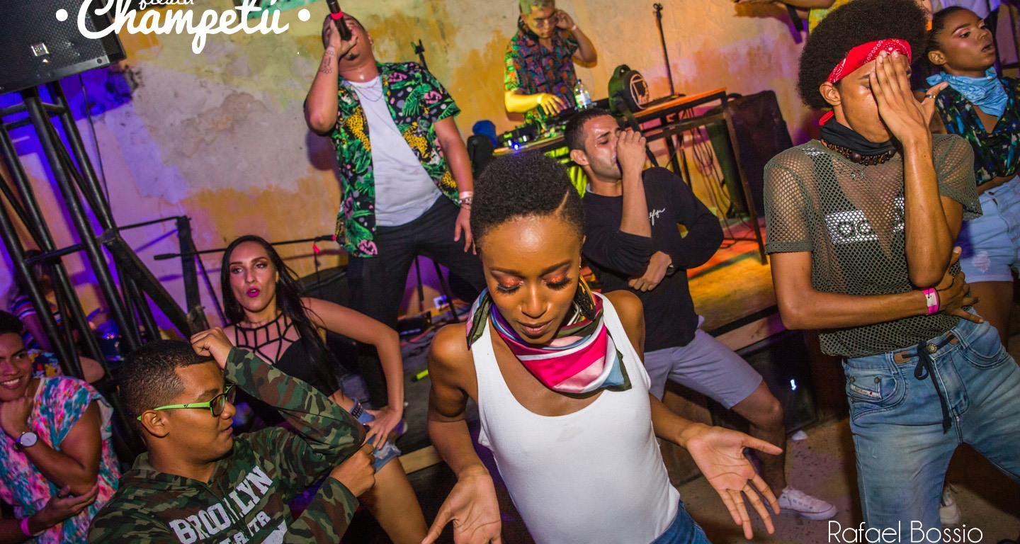 ¡LA FIESTA LA HACES TÚ!