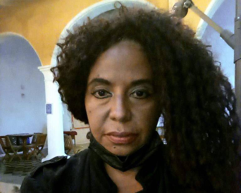 Desde aquella tarde, querida, has quedado en mi memoria